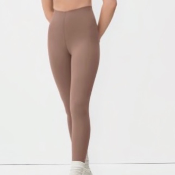 Everlane Perform Sculpt Legging - Picture 6 of 8